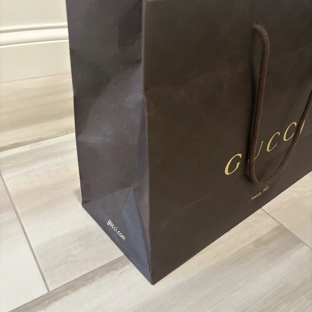 Gucci paper shopping